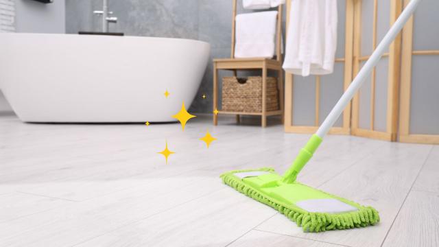 Nem bicarbonato de sódio, nem sabão em pó: essa é a misturinha caseira que vai deixar seu piso como se fosse novo