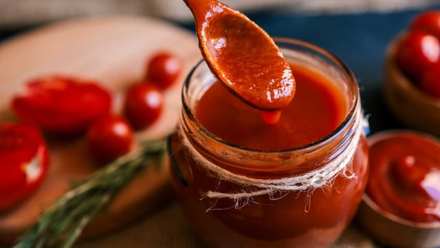 Os chefs concordam: "Para evitar que o molho de tomate fique ácido, não use açúcar, adicione estes 3 dentes de alho e 150 ml de azeite."