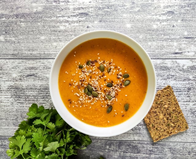 Todo mundo pede a receita desse caldo de abóbora e frango irresistível e eu falo que aprendi no TudoGostoso