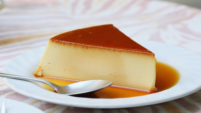 Pudim lisinho e dourado feito inteiramente no micro-ondas. (Foto: Shutterstock)