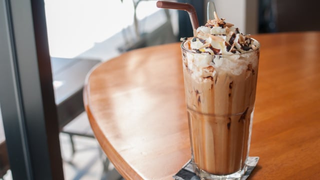 Essa bebida com café é deliciosa e refrescante (Créditos: Shutterstock)