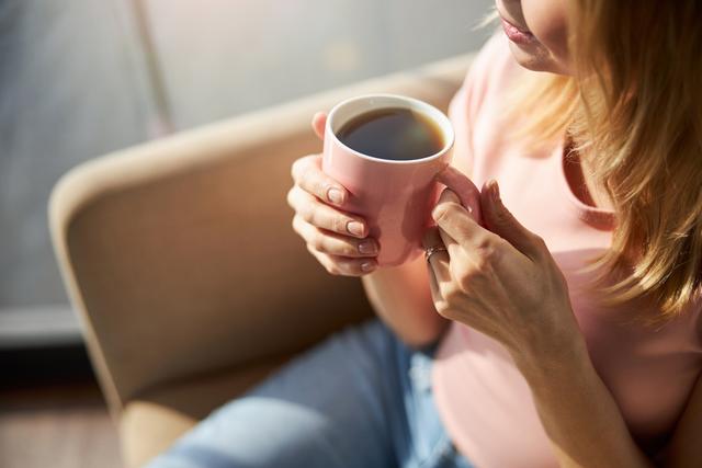 Cafeína fonte de nutrientes: veja o que estudos afirmam sobre benefícios da bebida queridinha dos brasileiros