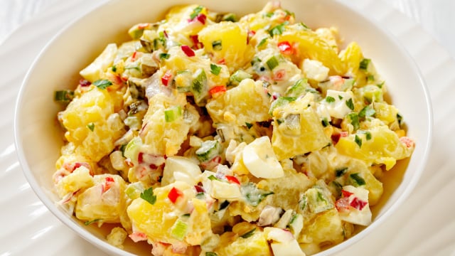 Eu comi a melhor salada de batata da minha vida depois que aprendi esse truque com apenas um ingrediente