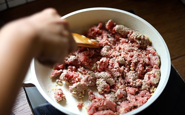 A maioria das pessoas erra aqui: carne moída sem cor, sem sabor e sem graça