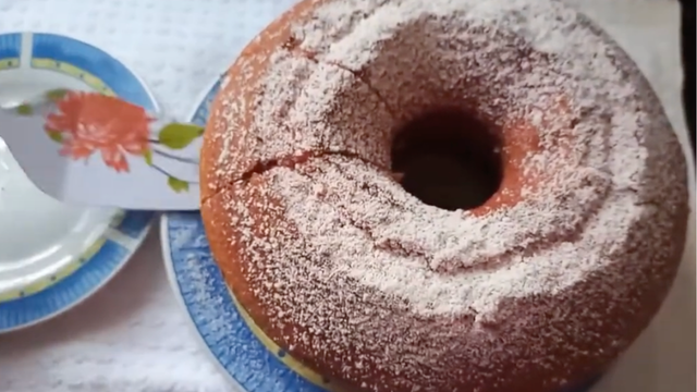 Fazer um bolo de beterraba com cenoura é muito simples e essa receita é uma perfeição nutritiva e deliciosa