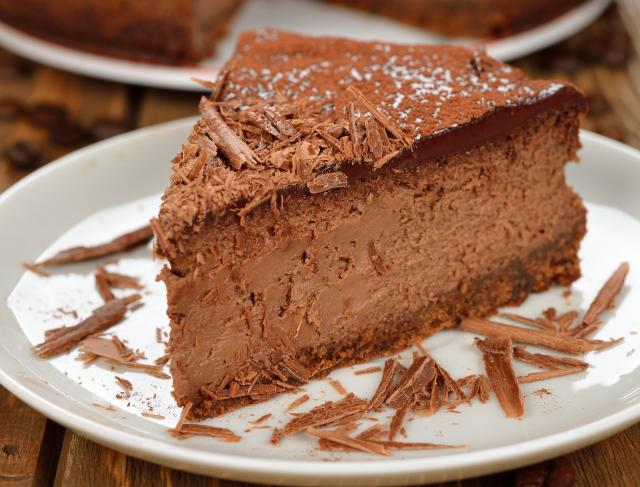 A torta de chocolate caseira fica cremosa e úmida, além de ter um sabor bem leve! (Créditos: Shutterstock)