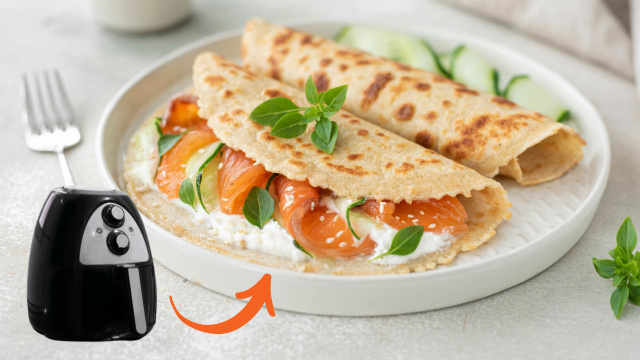 Panqueca de 3 ingredientes na airfryer: você faz a massa na própria forma e fica pronto em poucos minutos para rechear como quiser