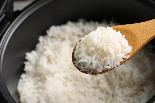 É saudável comer arroz todos os dias? Uma nutricionista responde