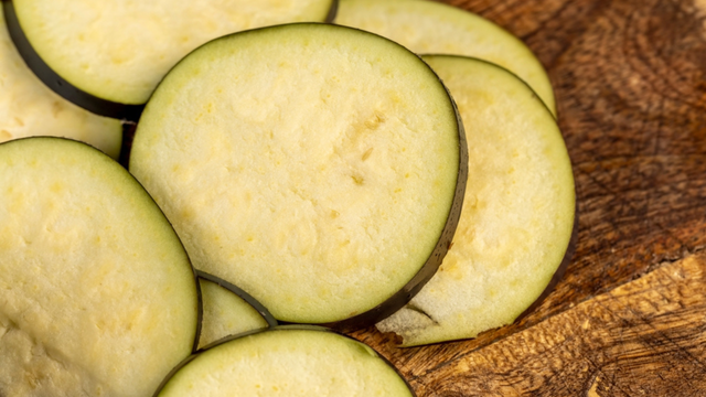 Pare de comer berinjela amarga: 3 truques simples para deixar suas receitas com o vegetal muito mais saborosas