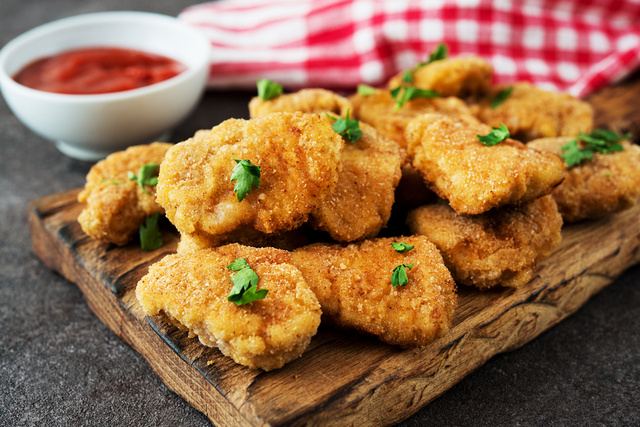 Nuggets de frango caseiro: essa versão saudável é uma ótima escolha para refeições fáceis e repletas de nutrientes