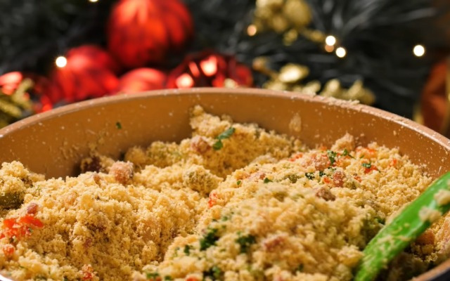 Uma boa farofa de Natal não precisa ser complexa (Créditos: TudoGostoso)