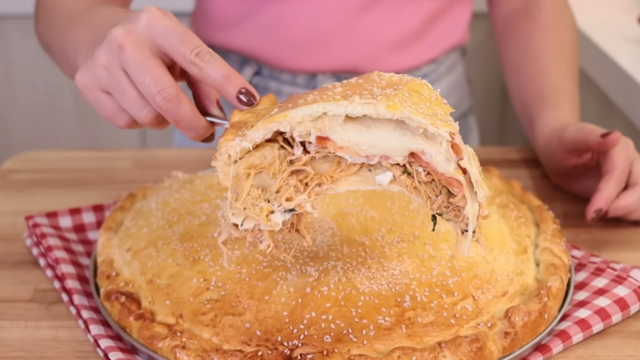 Aprendi como fazer a torta de frango com requeijão que eu comia na lanchonete do bairro e marcou a minha infância