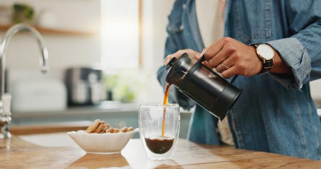 O que uma xícara de café de manhã pode fazer pelo seu intestino se você preparar a bebida do melhor jeito