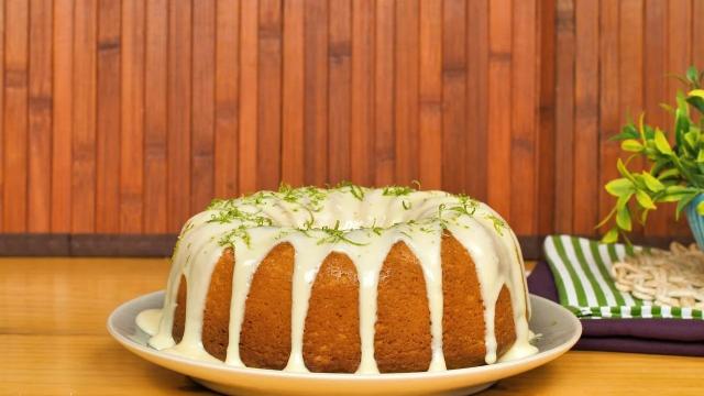 o bolo de limão é azedinho na medida certa para as mães que não gostam de sobremesas doces (Créditos: TudoGostoso)