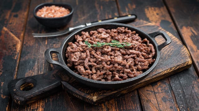 O que fritar primeiro, cebola ou carne? Lembre-se desta regra simples para um refogado delicioso de uma vez por todas