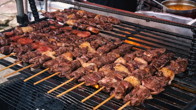 Nem vinagrete, nem chimichurri: o molho caseiro mais gostoso para as carnes do churrasco