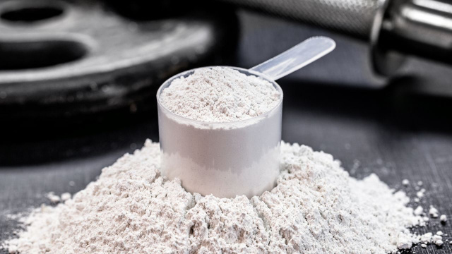 Apenas 1 creatina de 41 marcas analisadas pela Anvisa é aprovada; descubra se você está consumindo um produto reprovado