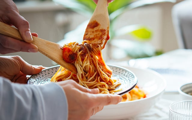 Chega de fazer macarrão para uma semana quando você só quer comê-lo no jantar: faça isso para acertar na quantidade por pessoa