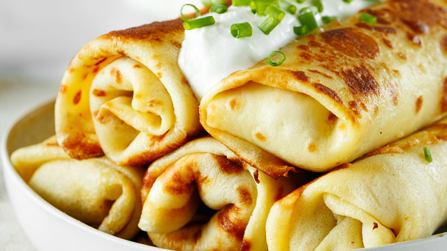 Minha massa de panqueca é sempre sucesso em qualquer almoço de família, não importa o recheio, e aqui está o segredo!