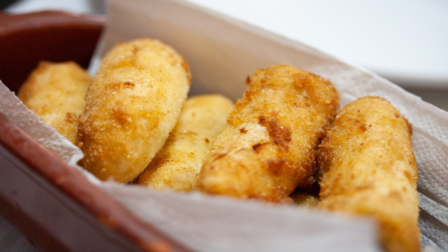 Banana empanada crocante na airfryer pronta em 10 minutos: sobremesa fácil e rápida na fritadeira e que todos adoram