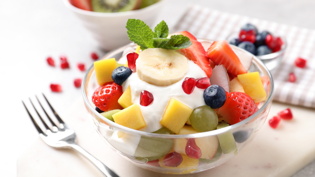 Como servir frutas na sobremesa? Veja 3 opções para inserir a fruta após as refeições