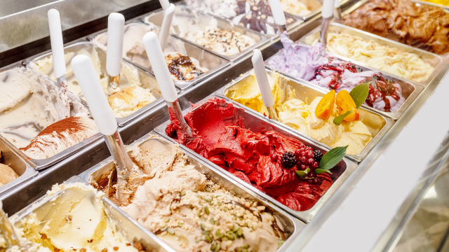 Qual a diferença entre o gelato e o sorvete? conheça formas simples de fazer a sobremesa em casa