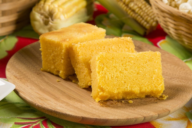 Aprendi esse bolo de pamonha com a cozinheira de um buffet de Festa Junina, a receita é simplesmente perfeita!