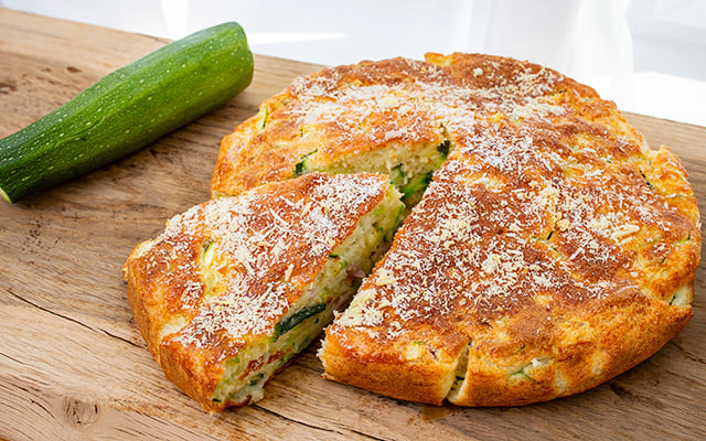 Nem farinha, nem glúten: torta de abobrinha pronta em minutos com poucos ingredientes e perfeita para qualquer hora