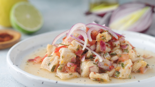 A mágica do limão no preparo do ceviche: como a fruta altera a textura e o sabor do peixe nesse prato clássico do Peru; veja como fazer
