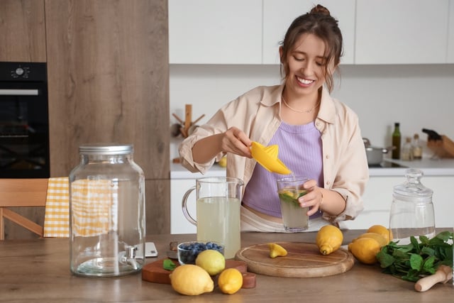 6 ingredientes para adicionar à sua limonada e obter uma bebida refrescante com o dobro dos benefícios