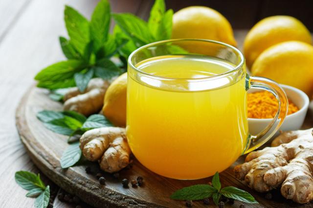 Experimente esse chá de cúrcuma! (Créditos: Shutterstock)