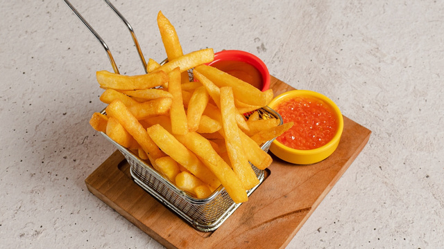 O segredo dos chefs pra batata perfeita: crocante por fora, macia por dentro com algo que todo mundo tem em casa