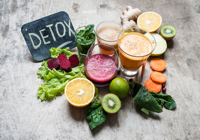 O que ninguém te contou sobre suco detox e seus possíveis benefícios à saúde; vale mesmo a pena consumir a bebida?
