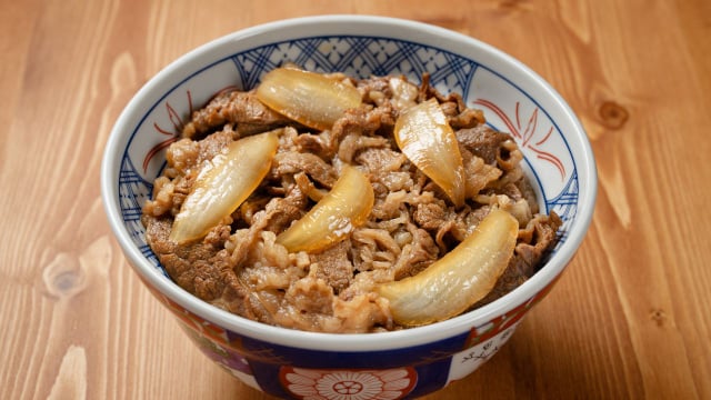 Jogo do Brasil na hora do almoço? Essa receita de picadinho japonês suculento e fácil de fazer vai salvar o seu dia!