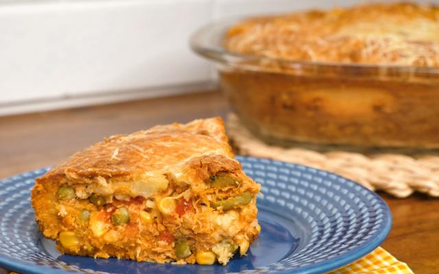 Essa torta de frango é maravilhosa e pode ser servida como um almoço simples (Créditos: TudoGostoso)