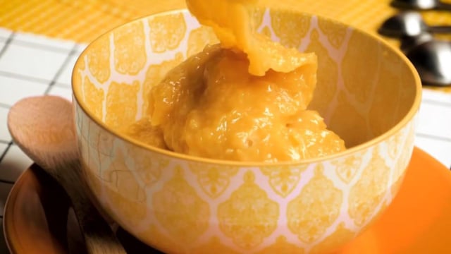 Eu troquei a água por suco de laranja na cocada mole e nunca mais fiz de outro jeito, todo ano sigo essa receita!