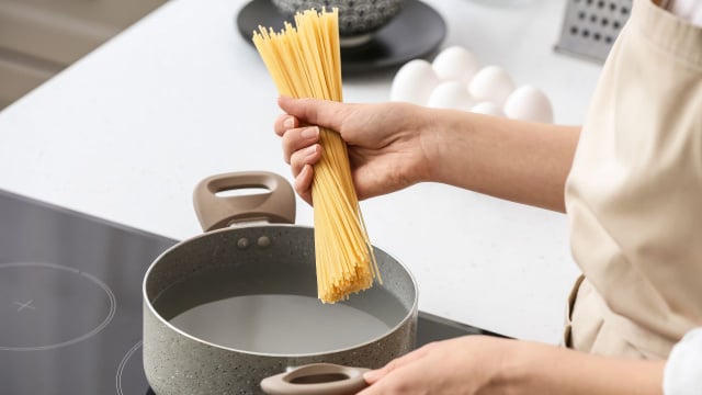100 g de macarrão por refeição parece muito pouco se você não souber como incrementar do jeito certo