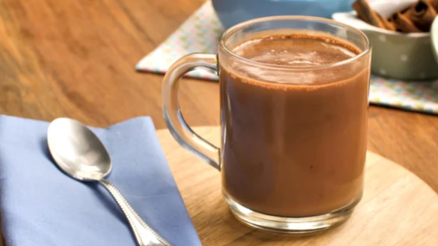 Adeus chocolate ralo: o segredo do chocolate quente cremoso do TudoGostoso que espanta o frio e fica pronto em minutos