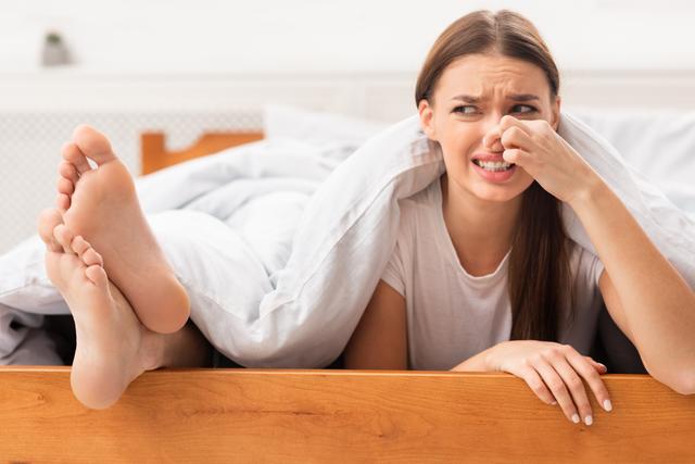 Nada de chulé: a solução barata para acabar com o cheiro ruim dos pés é um ingrediente caseiro que todo mundo tem em casa