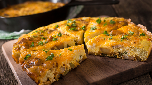 Um jantar com ingredientes simples, mas feitos de um jeito especial. (Créditos: Canva)