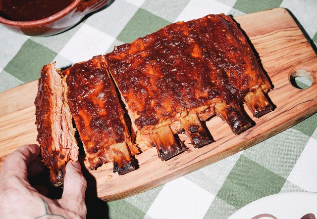 Costela de porco vegetariana que pode comer até o osso. Como isso é possível? A gente explica!