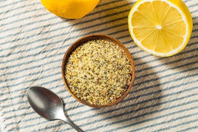 Faz na airfryer, no forno ou até no sol: receita de lemon pepper caseiro é bem fácil de fazer e tempera tudo