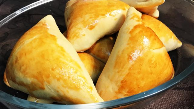 Esfirra de carne a clássica que nunca falha. (créditos: Shutterstock)