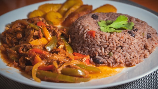 A receita mais comum em cuba é preparada de um jeito diferente (Créditos: Shutterstock)
