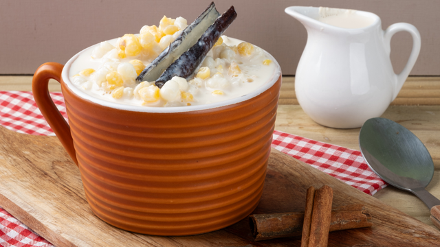 Canjica no frio? Saiba o que você precisa para preparar o doce em casa