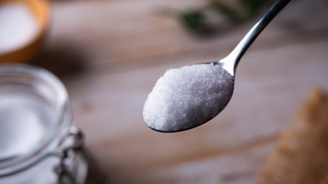 Adoçante usado no mundo todo está no centro de novo alerta de saúde: o que é verdade e o que é exagero?