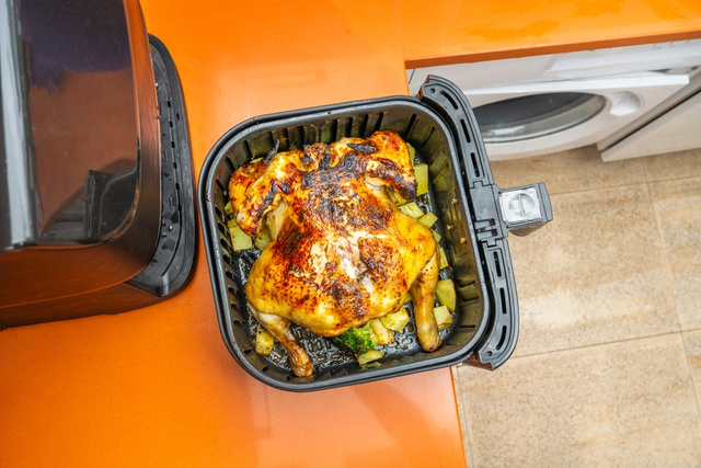 Comida para toda a família: essa air fryer de mais de 8 litros está com 40% OFF