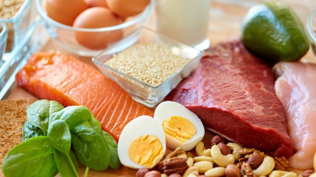 Você não precisa depender apenas de ovos para obter proteína suficiente! Especialistas recomendam 6 dicas superpráticas para uma dieta rica em proteínas