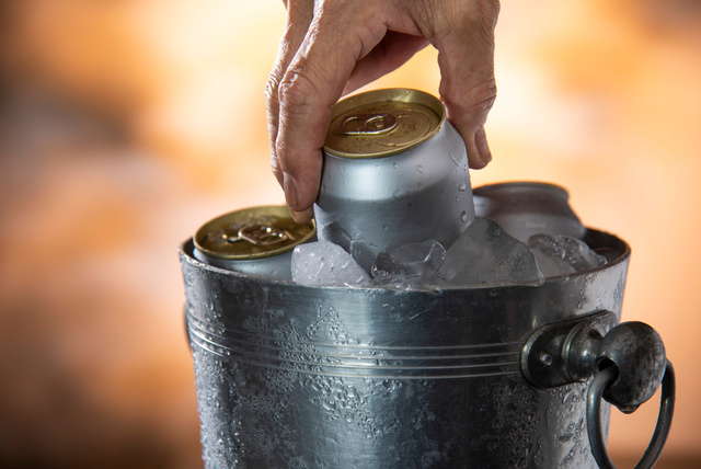 O melhor truque para gelar a cerveja em apenas 10 minutos