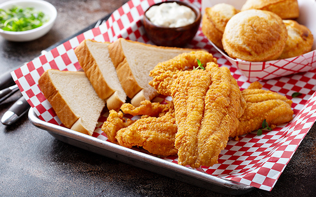 Como os restaurantes fritam peixe sem respingo de óleo e sem cheiro? O segredo está nesse truque simples